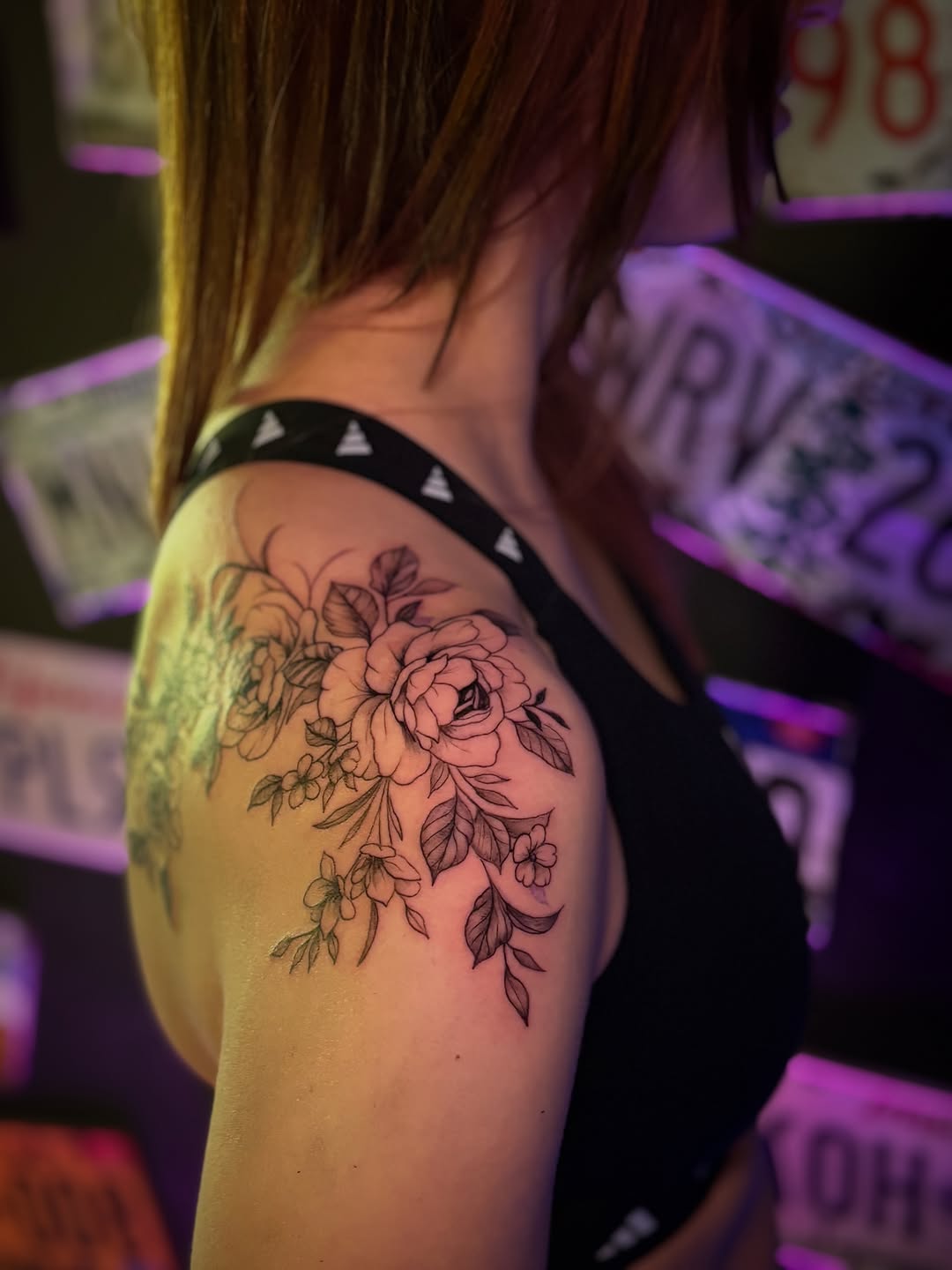 Tatuaż: róża · kwiat. Wykonał Kiziorsky Tattoo - Tatuaż i Piercing - Kraków (Kraków). Otwórz zdjęcie w profilu.