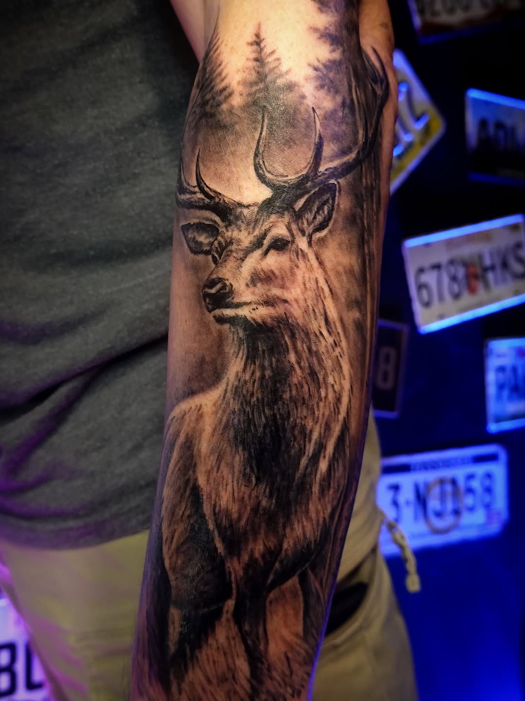Tatuaż: jeleń · zwierzę. Wykonał Kiziorsky Tattoo - Tatuaż i Piercing - Kraków (Kraków). Otwórz zdjęcie w profilu.
