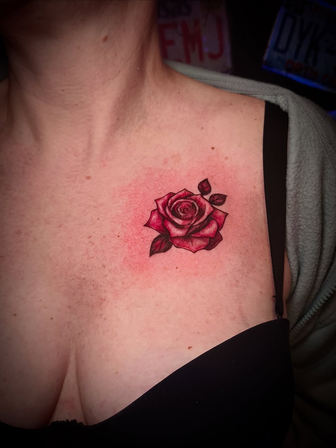 Tatuaż: róża · kwiat. Wykonał Kiziorsky Tattoo - Tatuaż i Piercing - Kraków (Kraków). Otwórz zdjęcie w profilu.