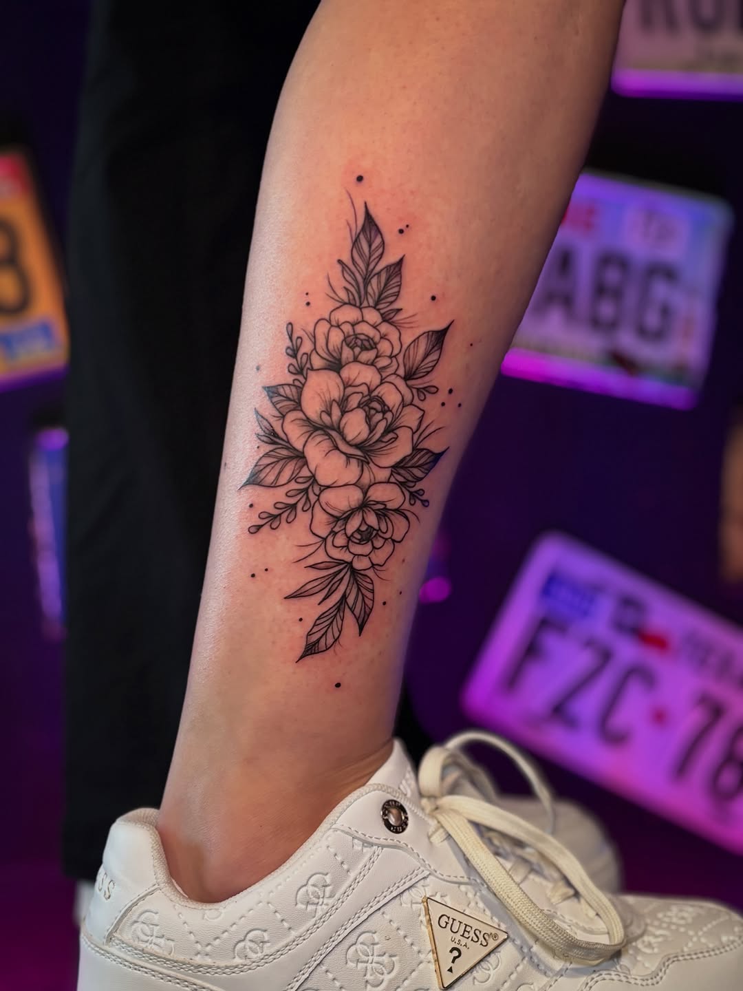 Tatuaż: kwiat · rozkwit. Wykonał Kiziorsky Tattoo - Tatuaż i Piercing - Kraków (Kraków). Otwórz zdjęcie w profilu.
