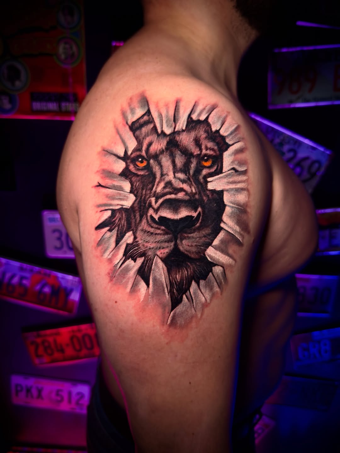 Tatuaż: podział · realistyczny. Wykonał Kiziorsky Tattoo - Tatuaż i Piercing - Kraków (Kraków). Otwórz zdjęcie w profilu.