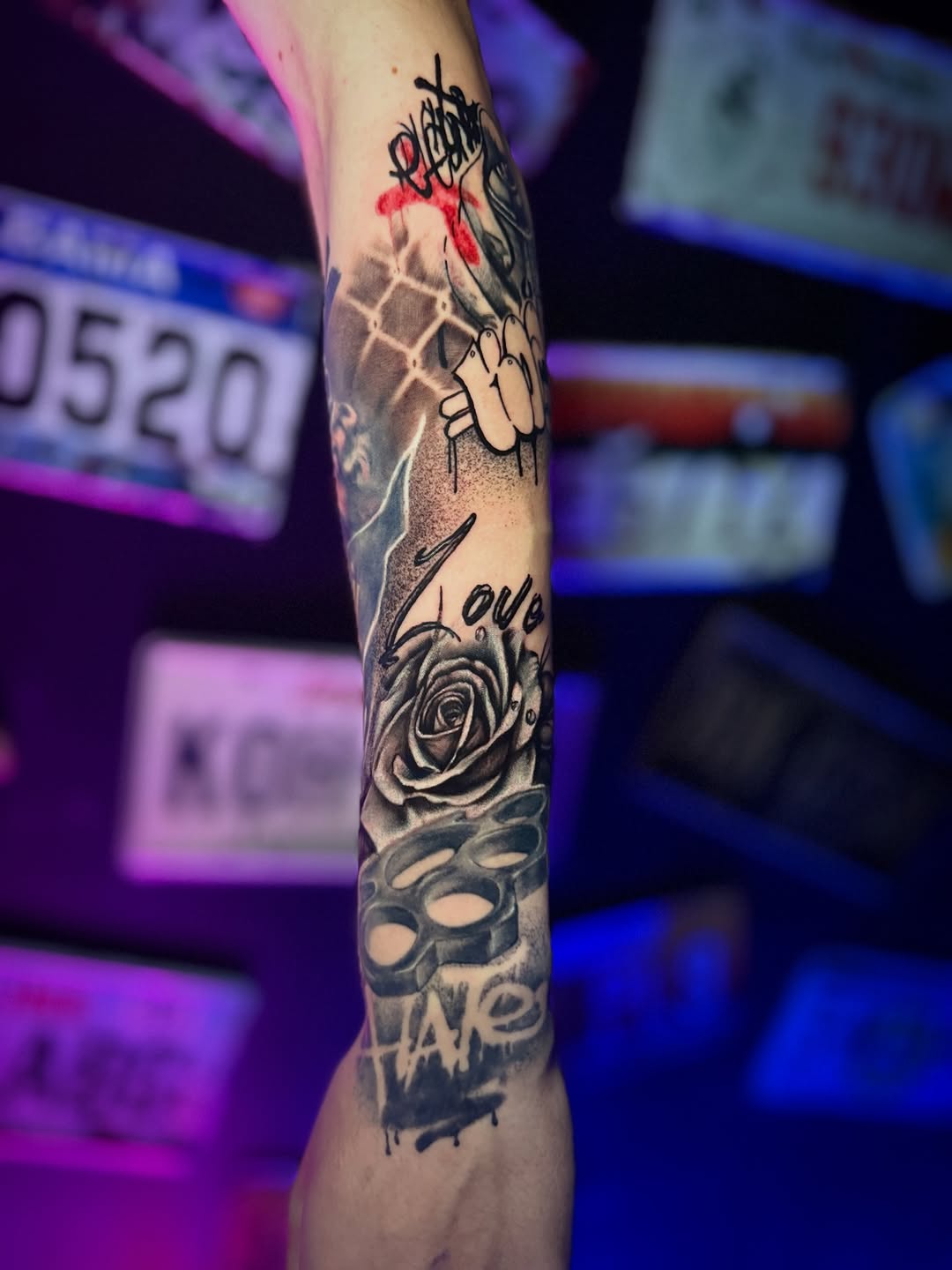 Tatuaż: róża · odcisk. Wykonał Kiziorsky Tattoo - Tatuaż i Piercing - Kraków (Kraków). Otwórz zdjęcie w profilu.