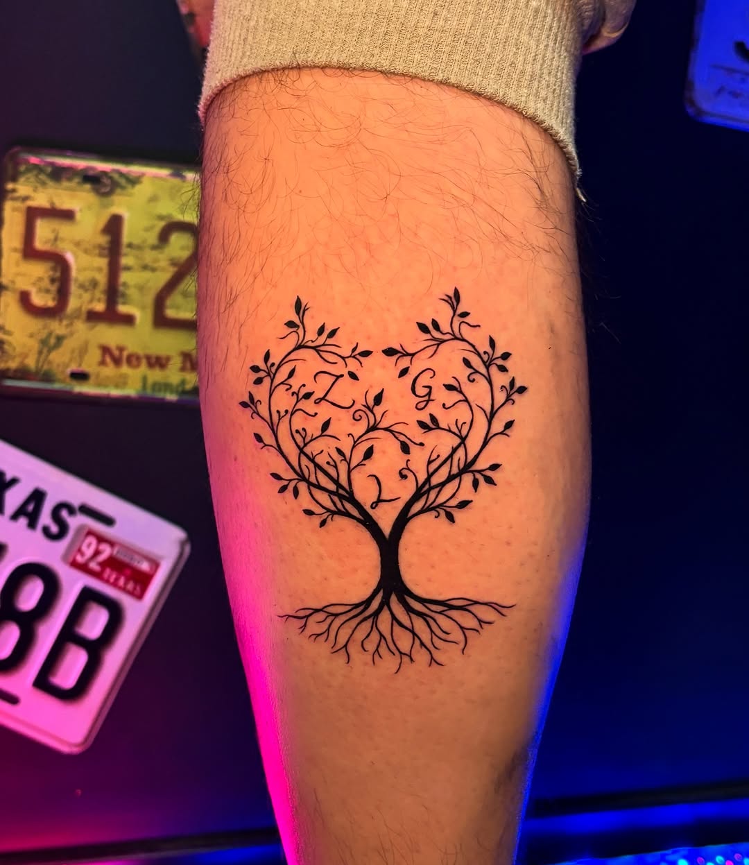 Tatuaż: drzewo · serce. Wykonał Kiziorsky Tattoo - Tatuaż i Piercing - Kraków (Kraków). Otwórz zdjęcie w profilu.