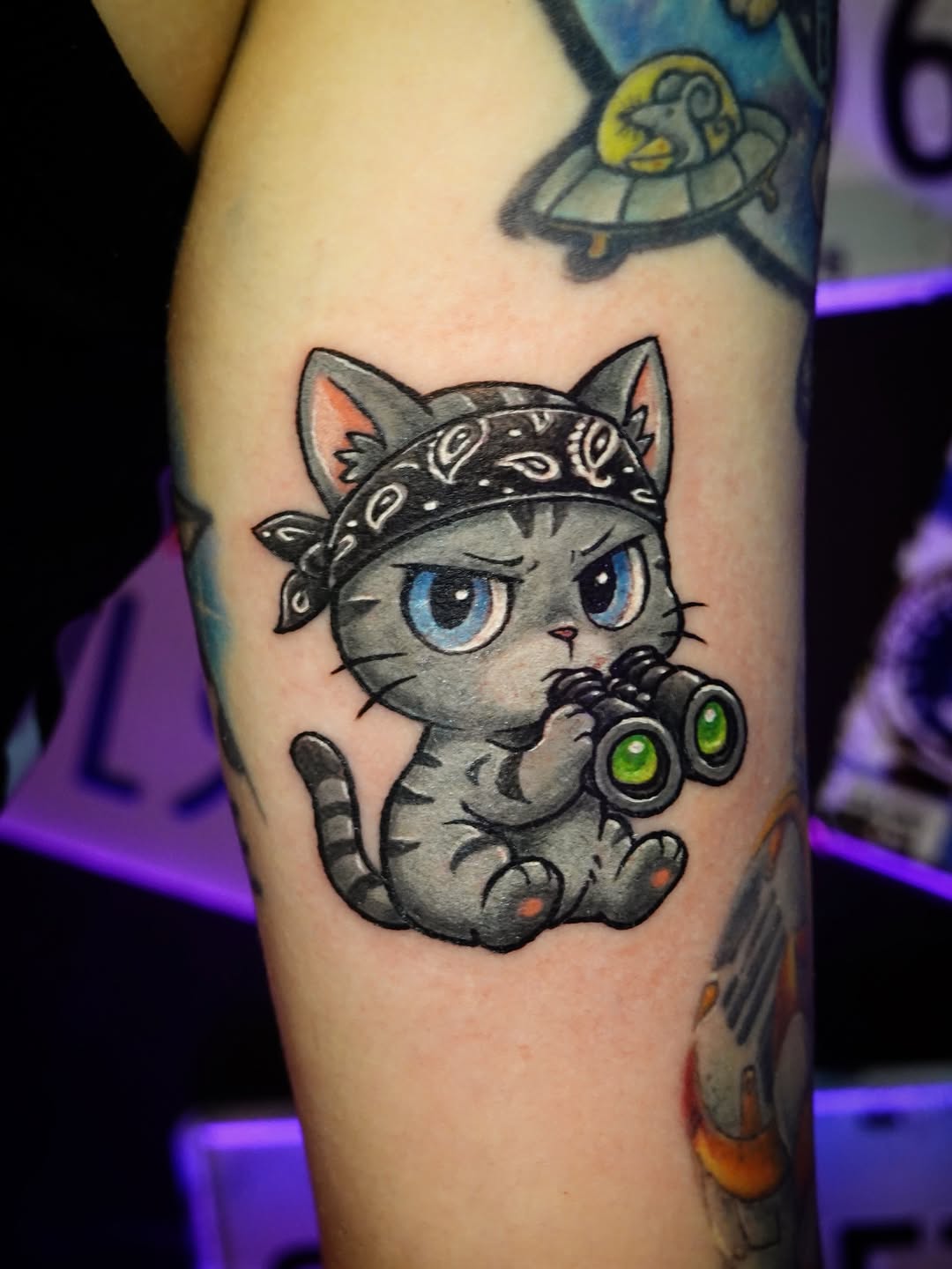 Tatuaż: kot · zwierzę. Wykonał Kiziorsky Tattoo - Tatuaż i Piercing - Kraków (Kraków). Otwórz zdjęcie w profilu.