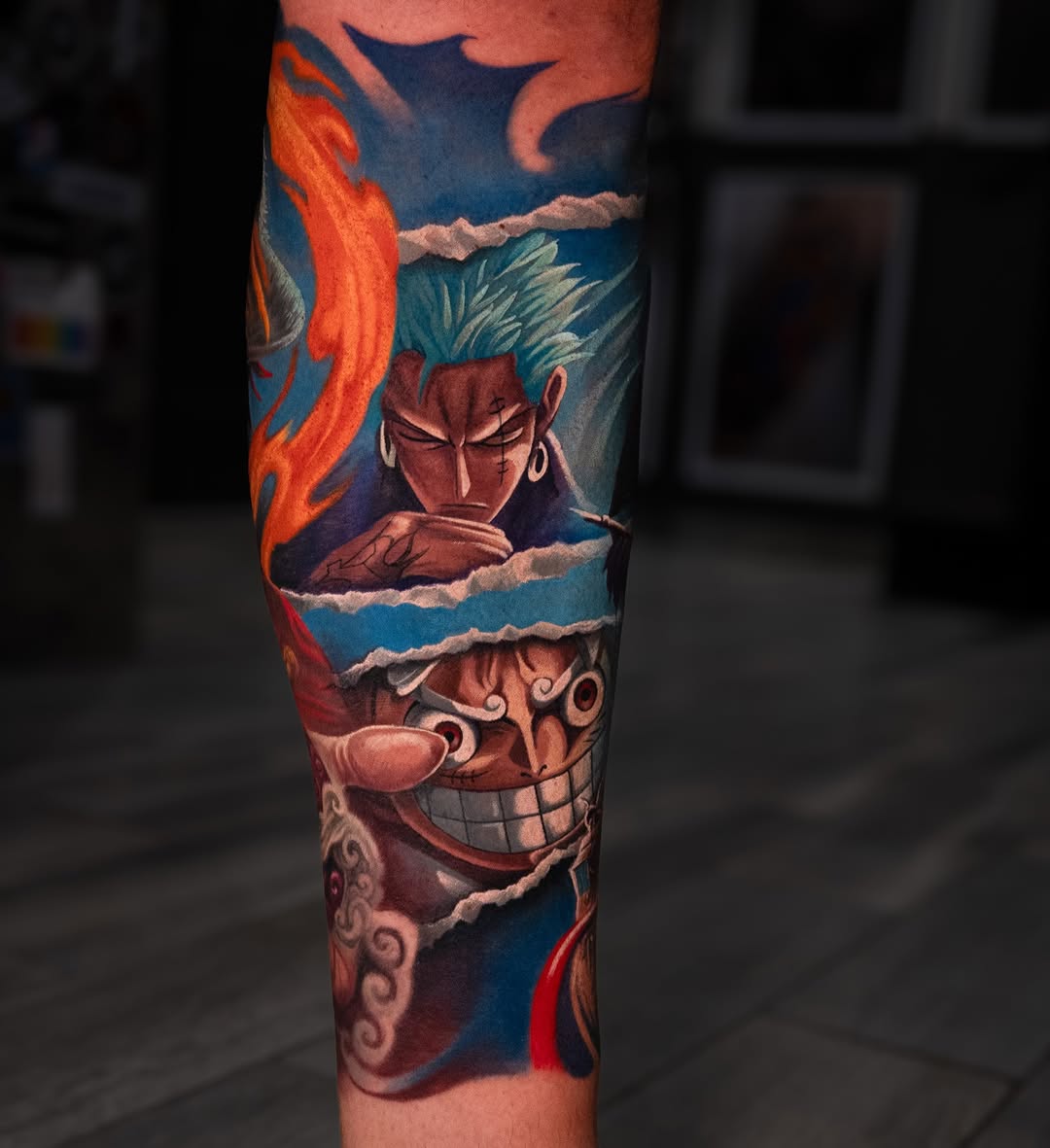Tatuaż postaci anime na łydce — kolorowy, ilustracyjny, Andrew.tattss, Polska