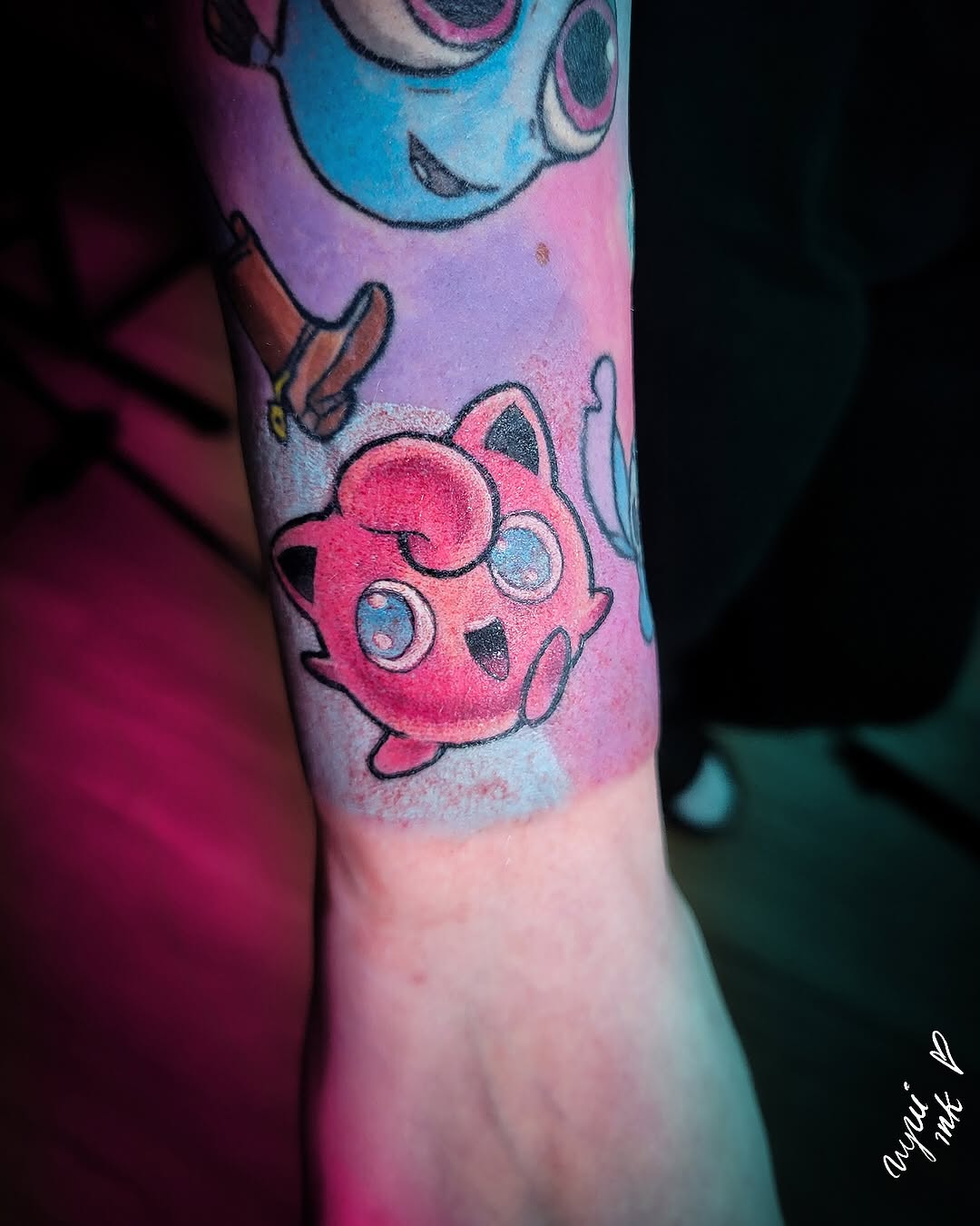Tatuaż Jigglypuff na przedramieniu — ilustracyjny, Nina, Kraków