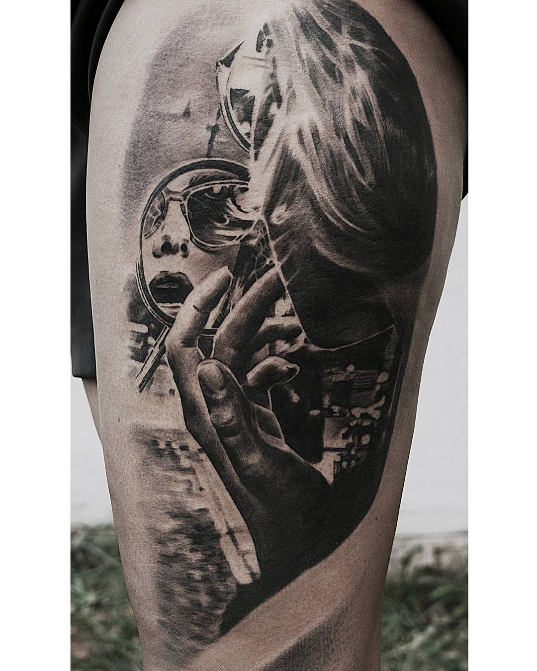 Tatuaż: kobieta · lusterko. Wykonał Paweł (Kraków). Otwórz zdjęcie w profilu.