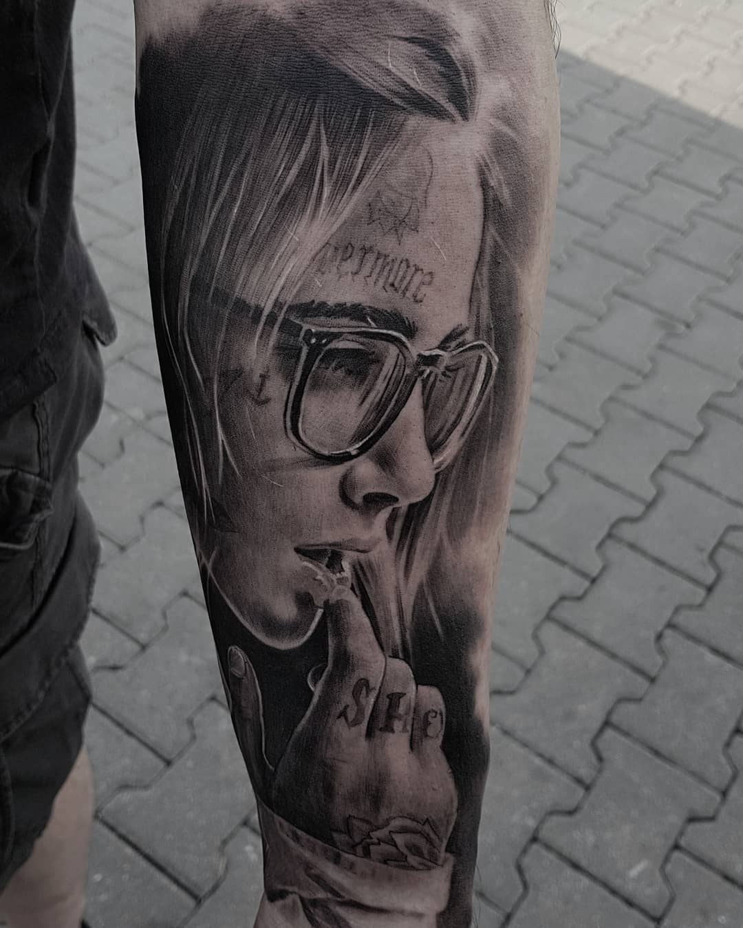 Tatuaż: postać ludzka · kobieta. Wykonał Paweł (Kraków). Otwórz zdjęcie w profilu.