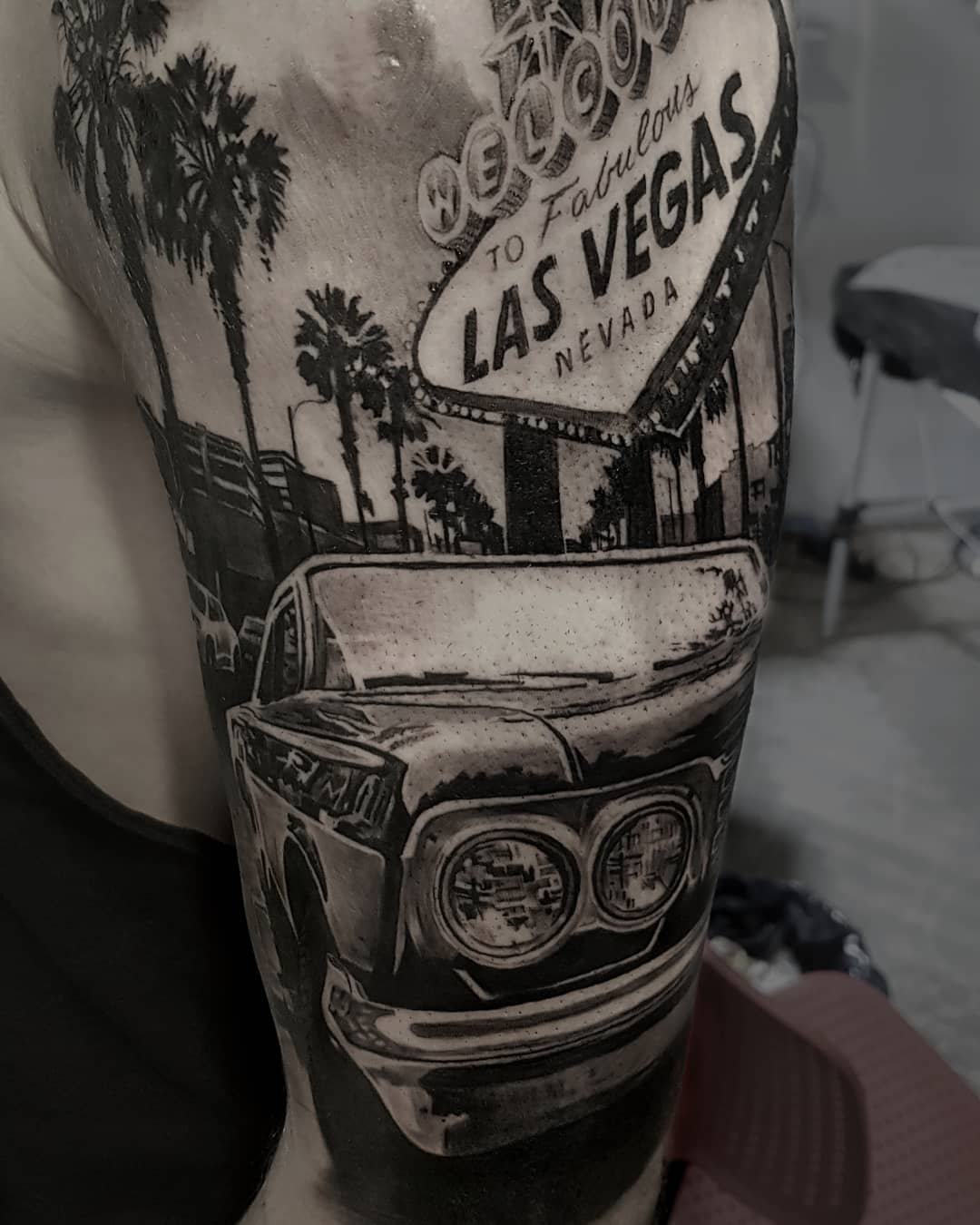 Tatuaż: samochód · Las Vegas. Wykonał Paweł (Kraków). Otwórz zdjęcie w profilu.