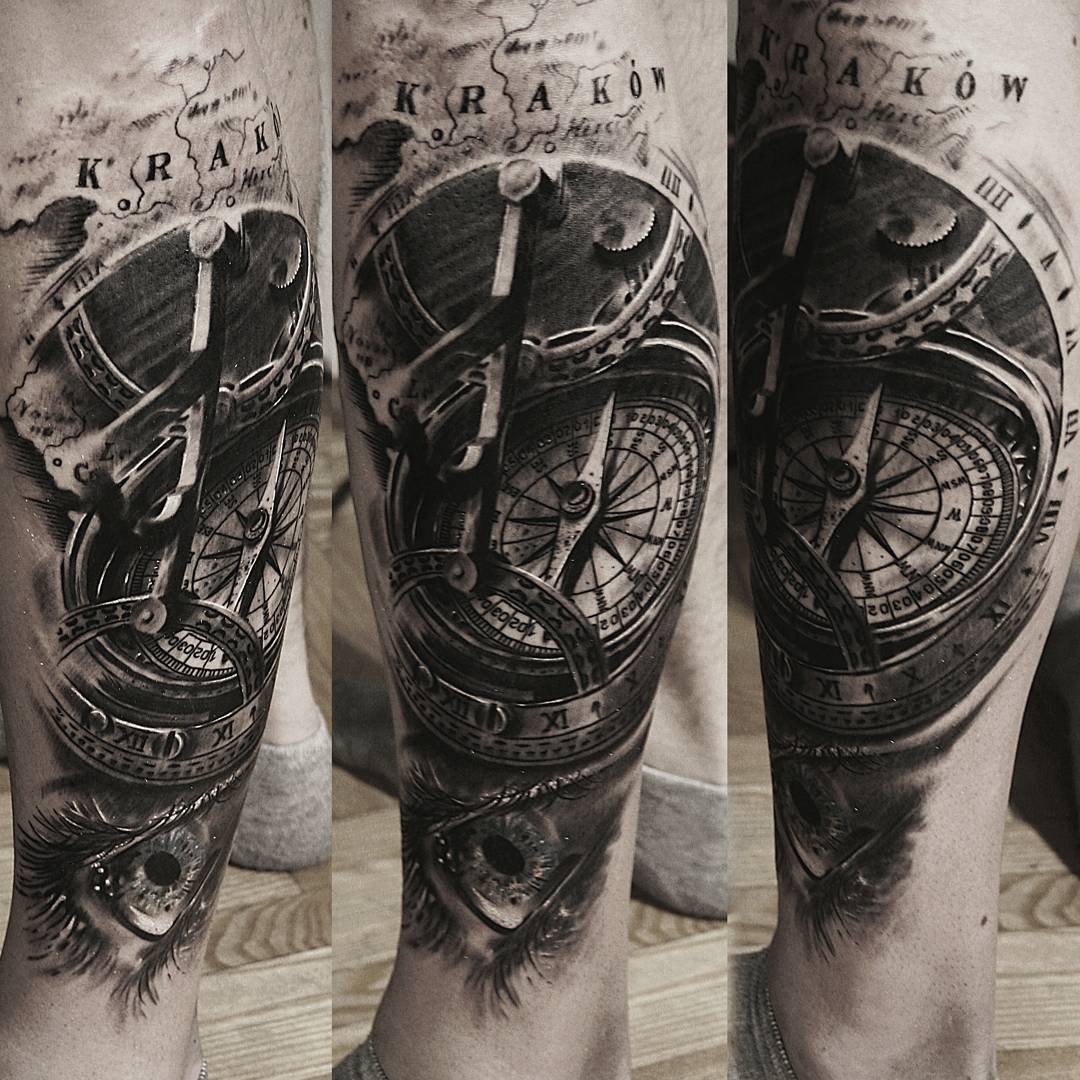 Tatuaż: kompas · oko. Wykonał Paweł (Kraków). Otwórz zdjęcie w profilu.