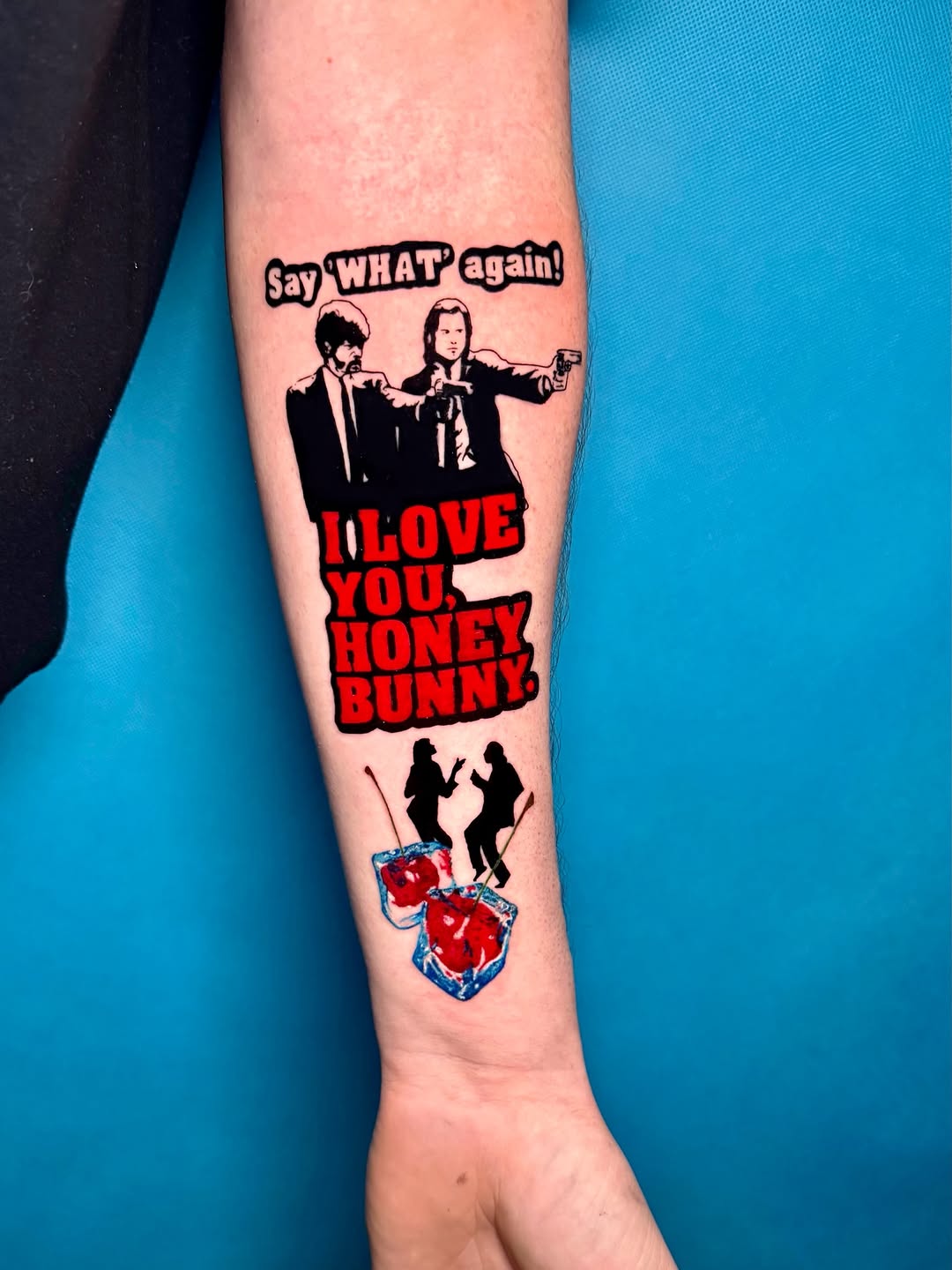 Tatuaż: postać · napis. Wykonał Talar ink tattoo (Kraków). Otwórz zdjęcie w profilu.