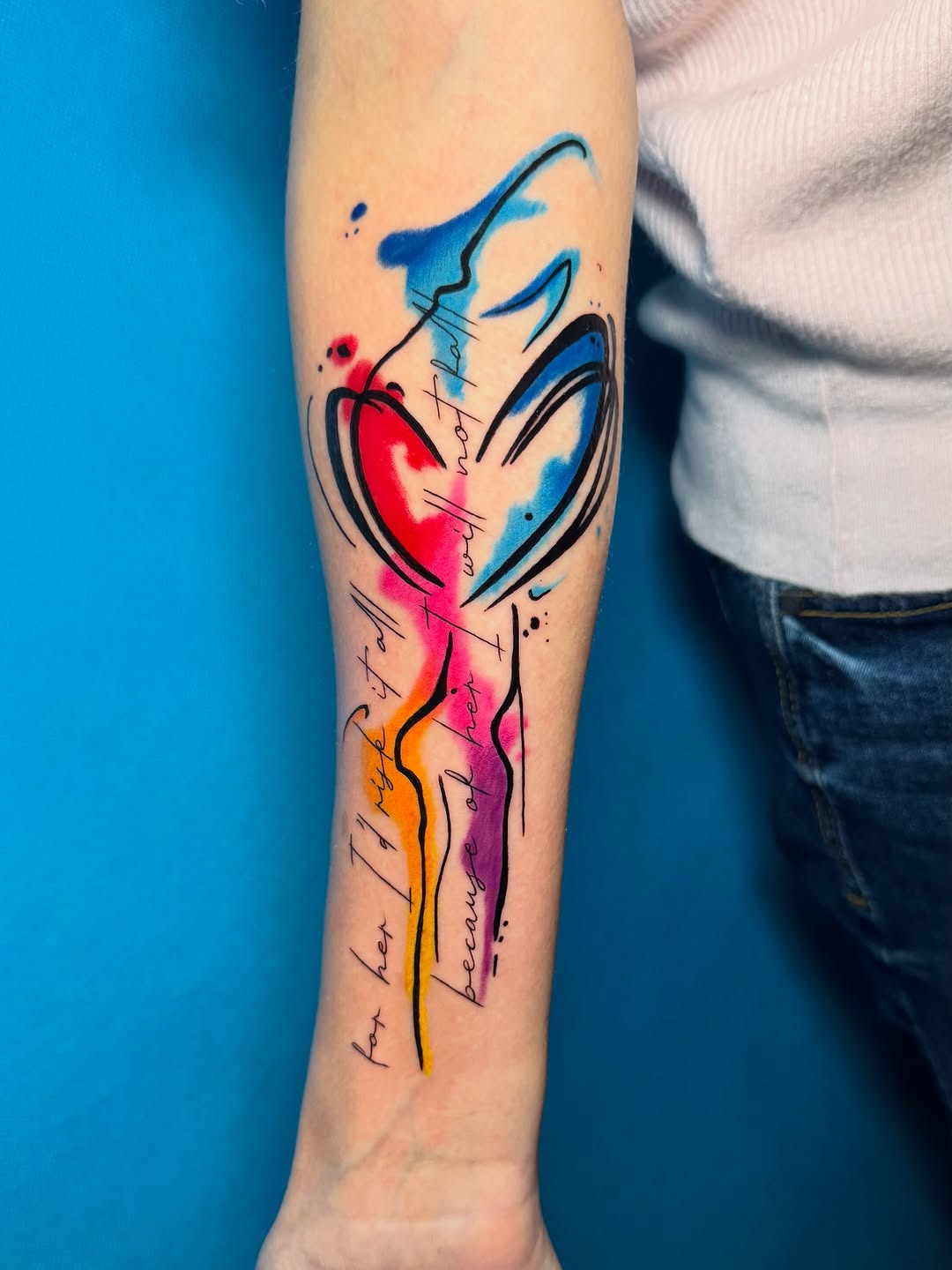 Tatuaż: serce · napis. Wykonał Talar ink tattoo (Kraków). Otwórz zdjęcie w profilu.