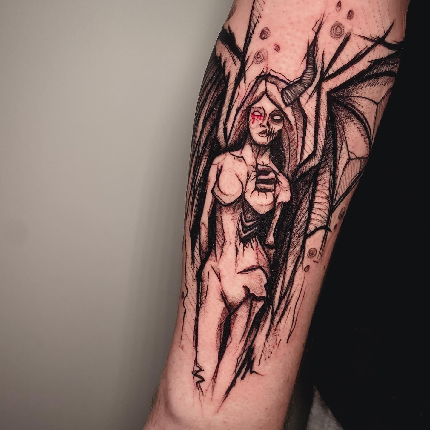Tatuaż: demon · postać. Wykonał Buka (Kraków). Otwórz zdjęcie w profilu.