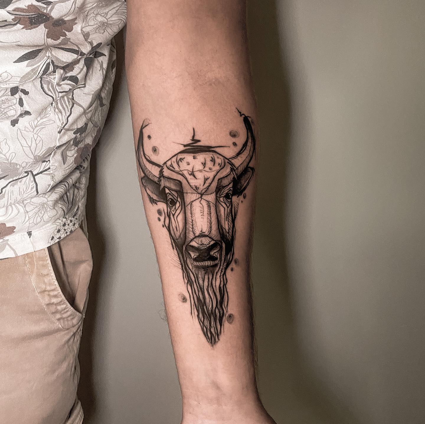 Tatuaż: byk · zwierzę. Wykonał Buka (Kraków). Otwórz zdjęcie w profilu.