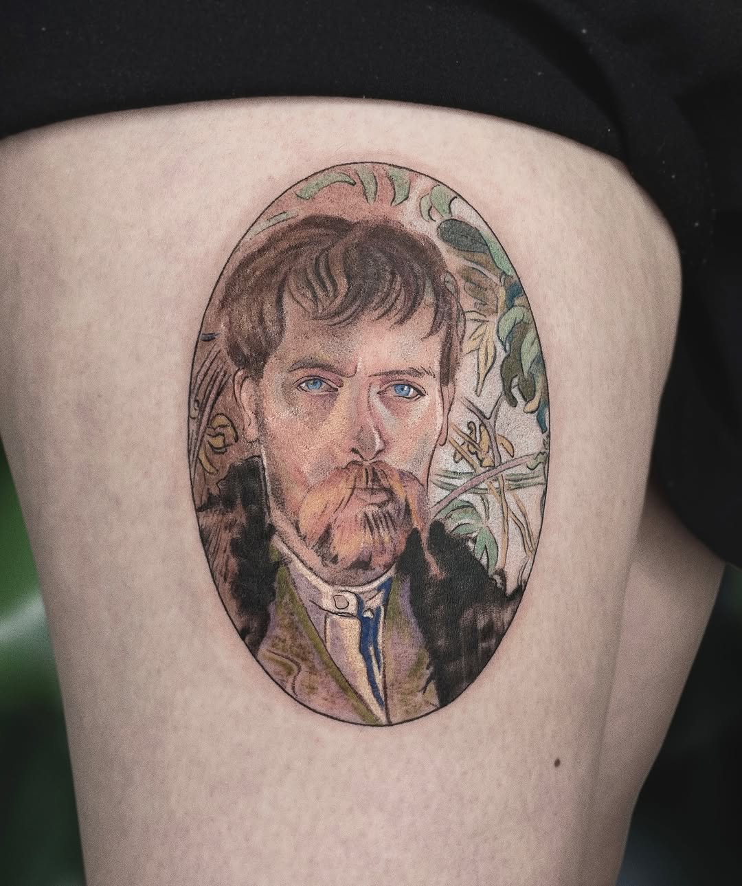 Tatuaż: portret · mężczyzna. Wykonał Gabriel (Kraków). Otwórz zdjęcie w profilu.