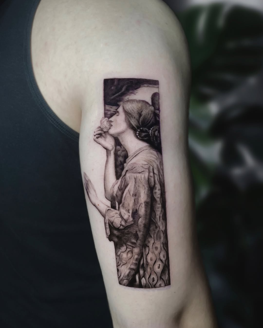 Tatuaż: kobieta · róża. Wykonał Gabriel (Kraków). Otwórz zdjęcie w profilu.