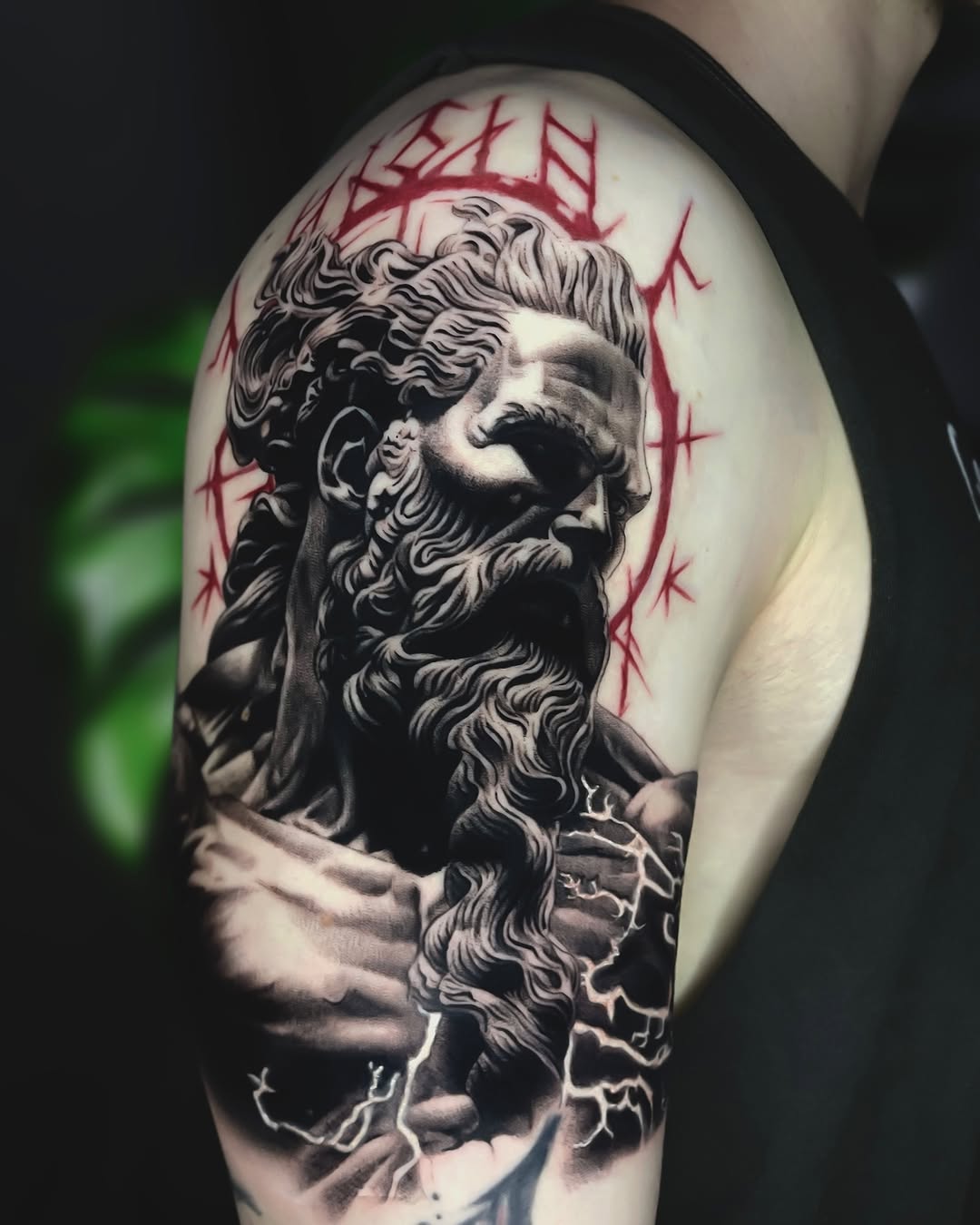 Tatuaż: bóg · postać. Wykonał Gabriel (Kraków). Otwórz zdjęcie w profilu.