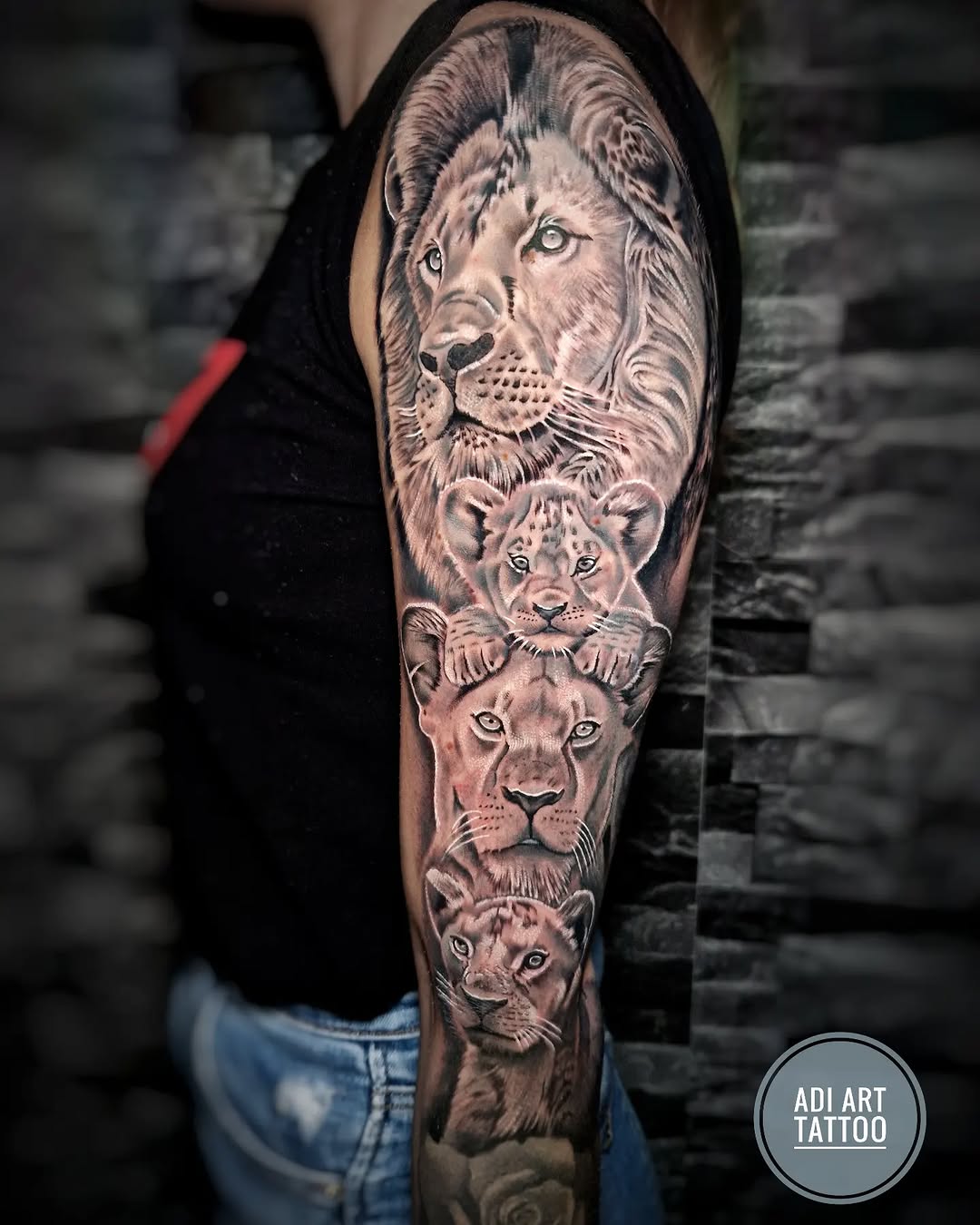Tatuaż: lew · lwiatka. Wykonał Adi (Kraków). Otwórz zdjęcie w profilu.