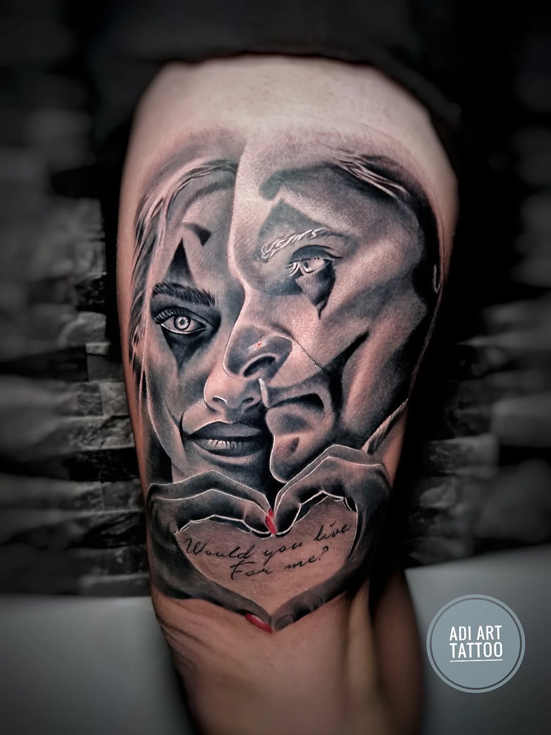 Tatuaż: portret · serce. Wykonał Adi (Kraków). Otwórz zdjęcie w profilu.