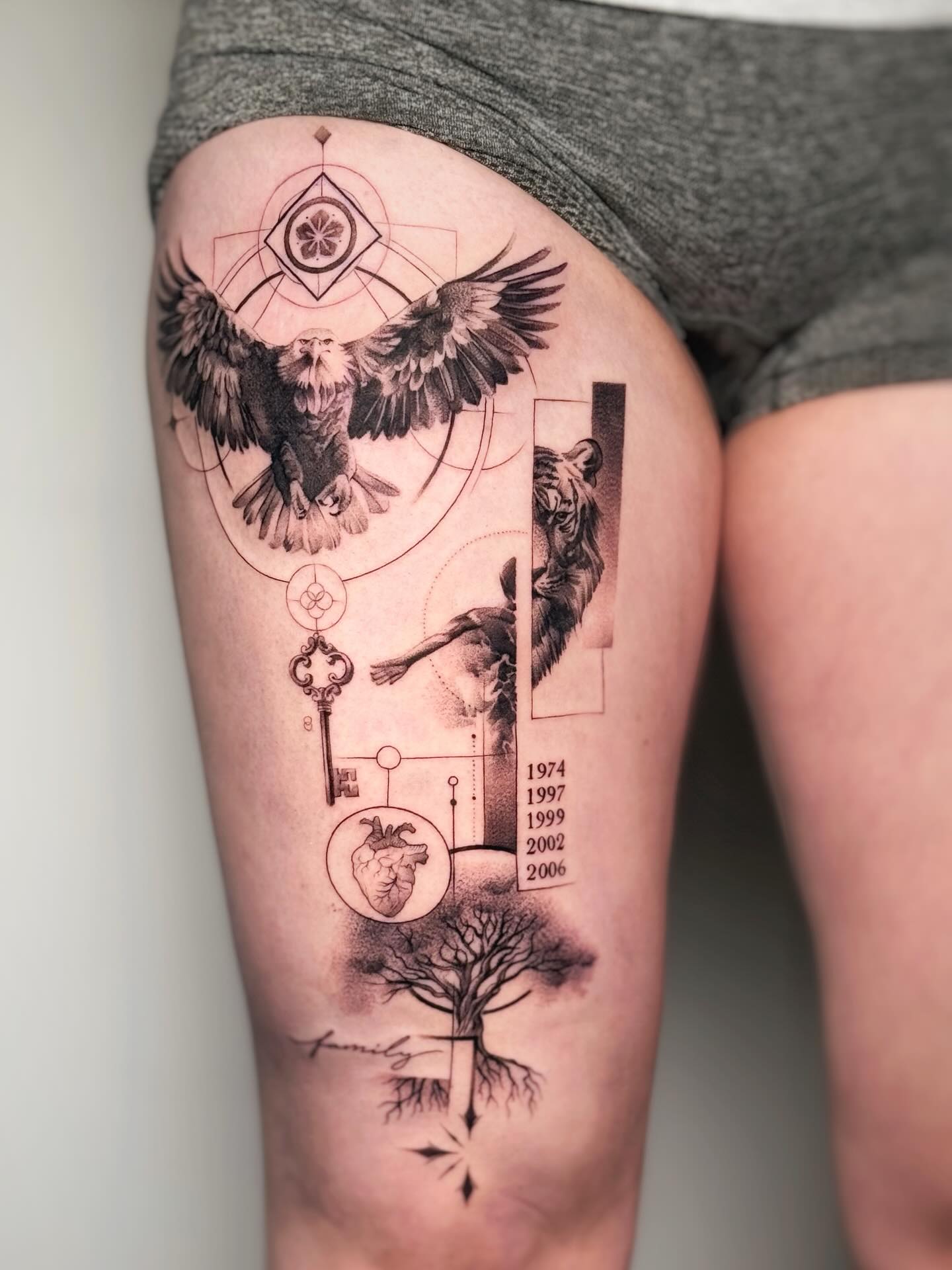 Tatuaż: orzeł · lew. Wykonał mace (Kraków). Otwórz zdjęcie w profilu.