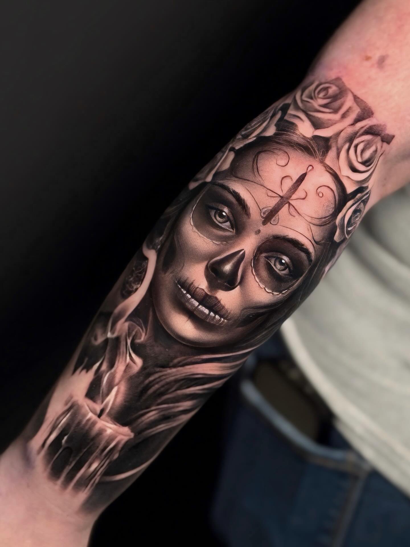 Tatuaż: czaszka · kobieta. Wykonał mace (Kraków). Otwórz zdjęcie w profilu.
