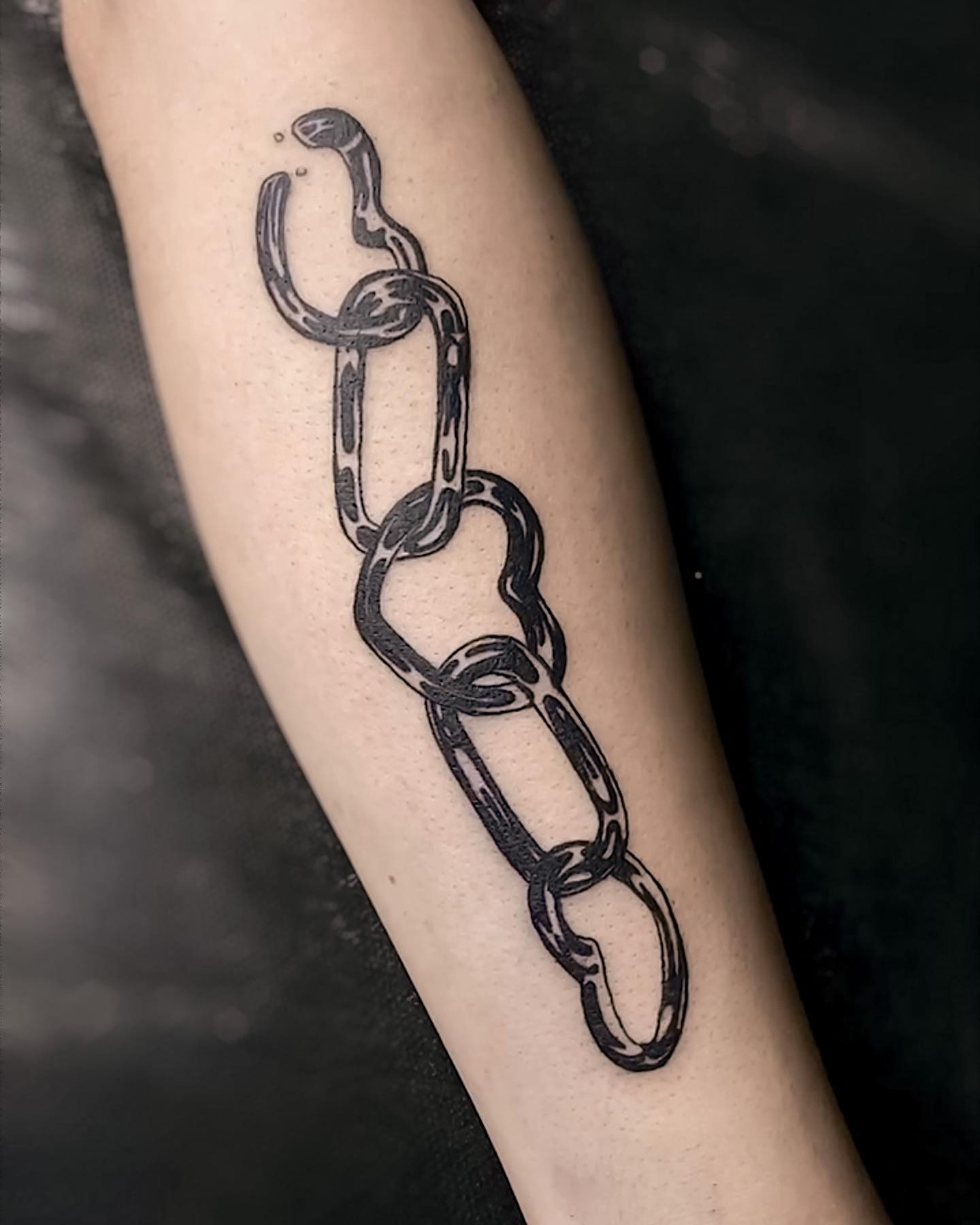 Tatuaż: łańcuch · symbol. Wykonał mace (Kraków). Otwórz zdjęcie w profilu.