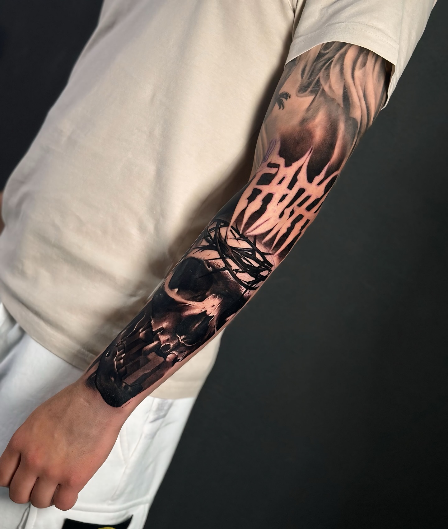 Tatuaż: czaszka · kość. Wykonał mace (Kraków). Otwórz zdjęcie w profilu.