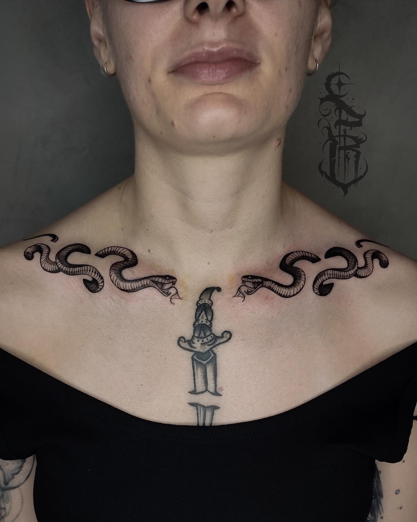 Tatuaż węża na szyi — stylizowany, Dawid, Kraków