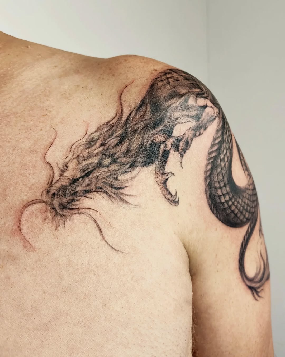 Tatuaż: smok · stworzenie mityczne. Wykonał Olena (Kraków). Otwórz zdjęcie w profilu.