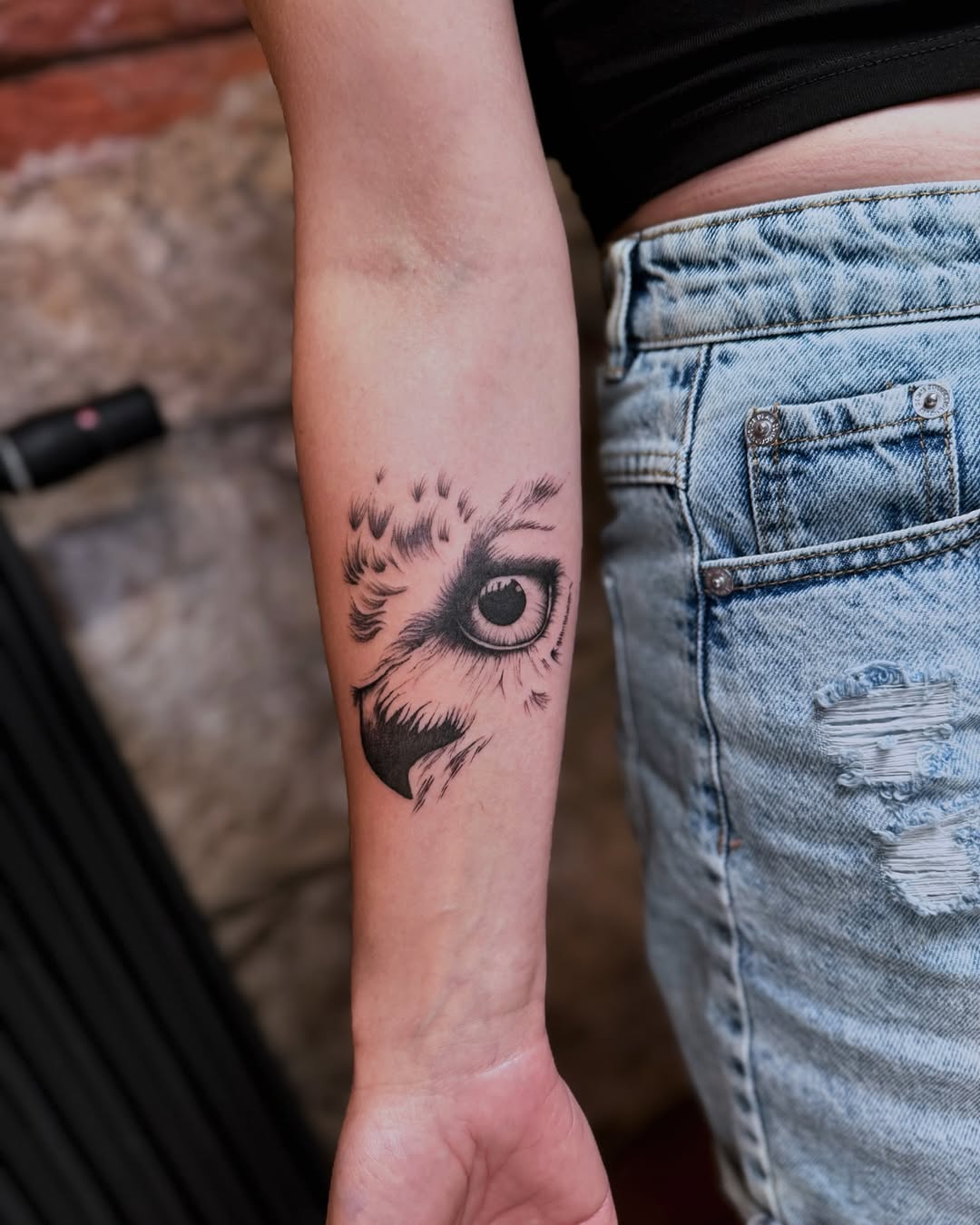 Tatuaż: sowa · ptak. Wykonał Hania (Kraków). Otwórz zdjęcie w profilu.