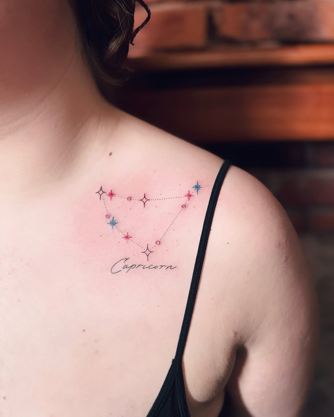Tatuaż: znak zodiaku · gwiazda. Wykonał Hania (Kraków). Otwórz zdjęcie w profilu.
