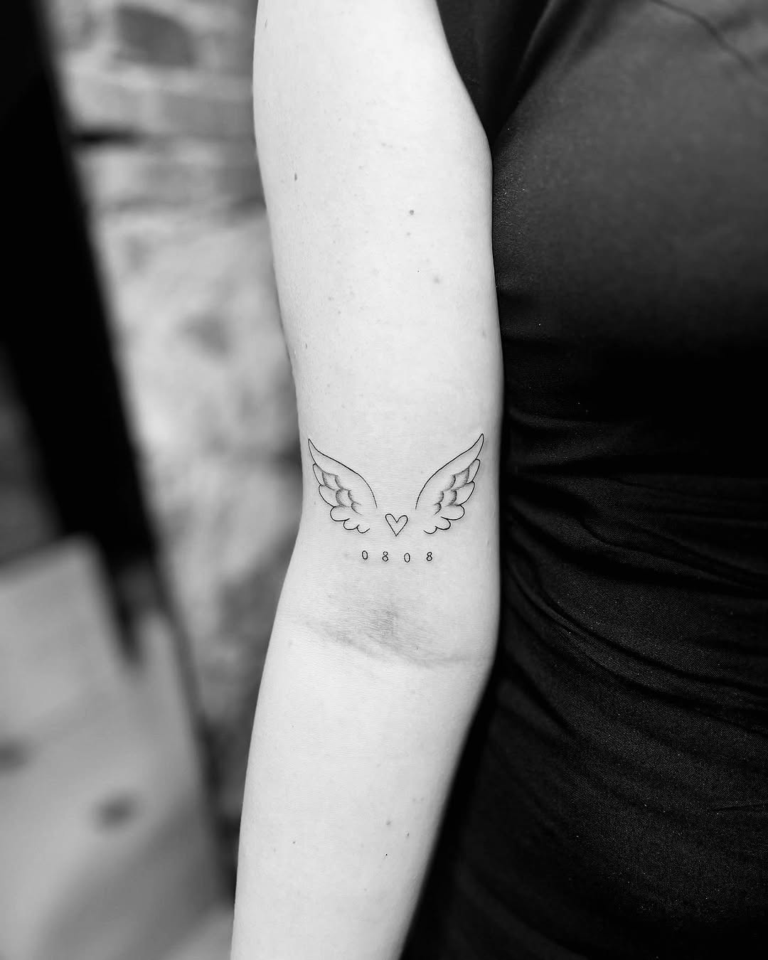 Tatuaż: skrzydła · serce. Wykonał Hania (Kraków). Otwórz zdjęcie w profilu.