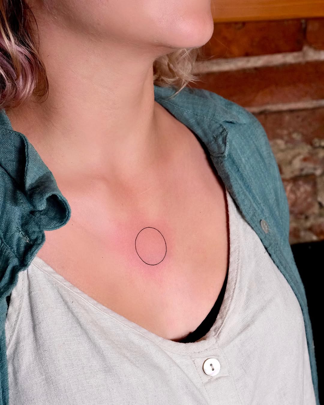 Tatuaż: okrąg · symbol. Wykonał Hania (Kraków). Otwórz zdjęcie w profilu.