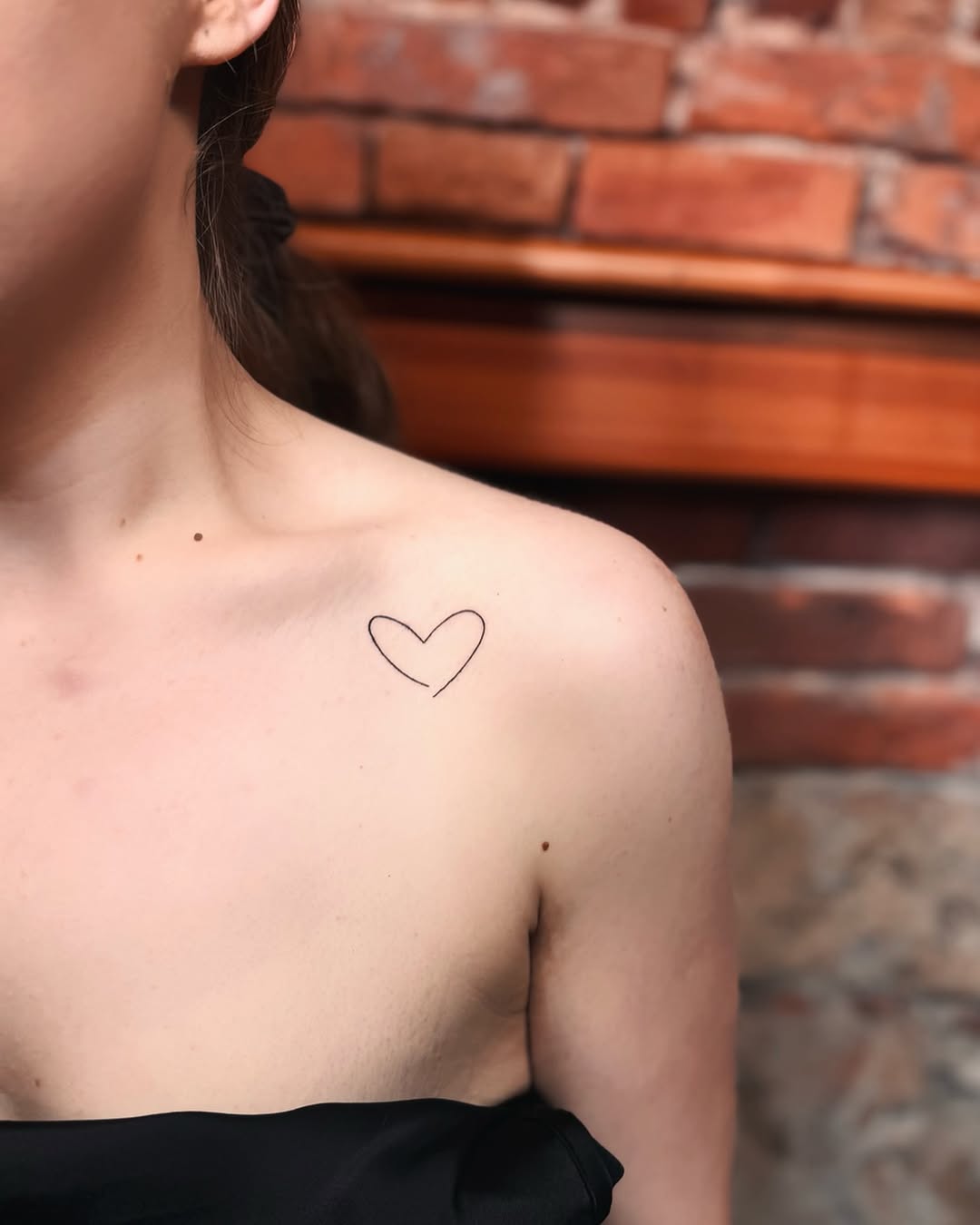 Tatuaż: serce · symbol. Wykonał Hania (Kraków). Otwórz zdjęcie w profilu.