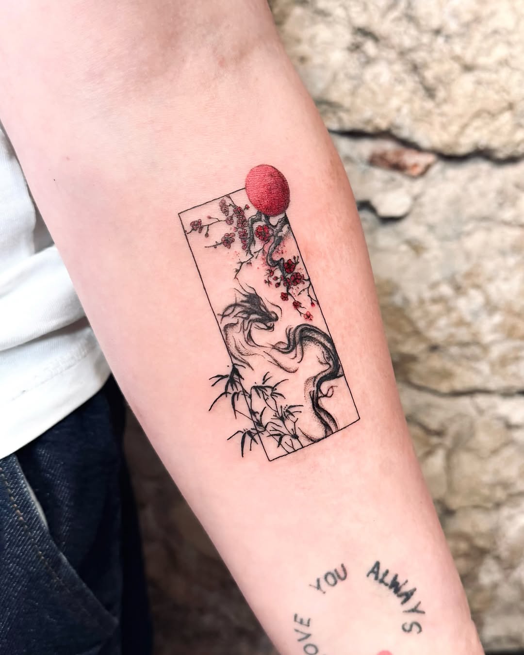 Tatuaż: smok · kwitnąca wiśnia. Wykonał Hania (Kraków). Otwórz zdjęcie w profilu.