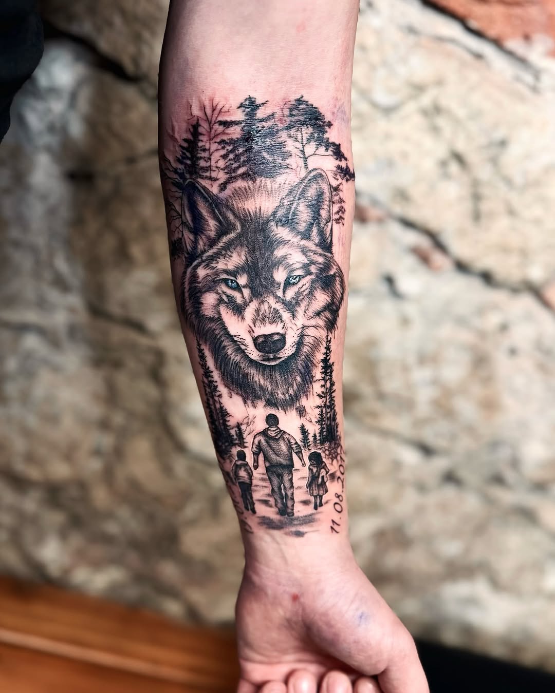Tatuaż: wilk · ludzie. Wykonał Hania (Kraków). Otwórz zdjęcie w profilu.