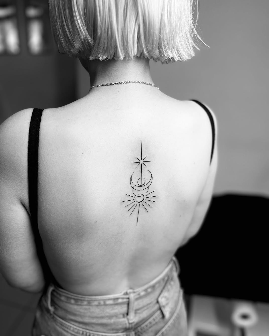 Tatuaż: symbol · gwiazda. Wykonał Hania (Kraków). Otwórz zdjęcie w profilu.