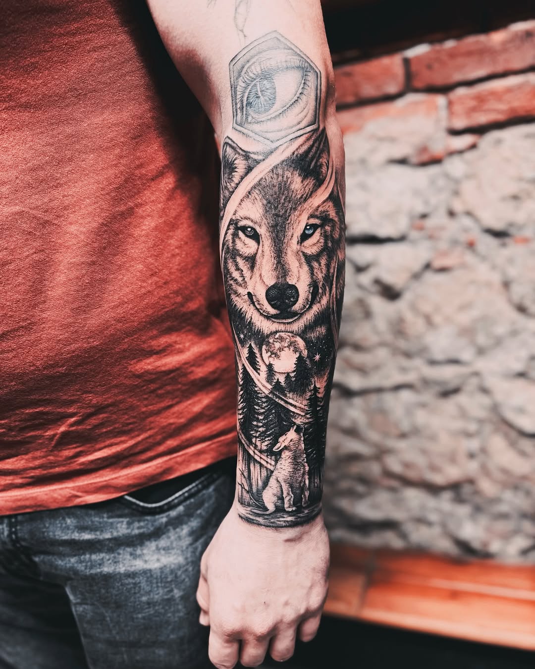 Tatuaż: wilk · oko. Wykonał Hania (Kraków). Otwórz zdjęcie w profilu.