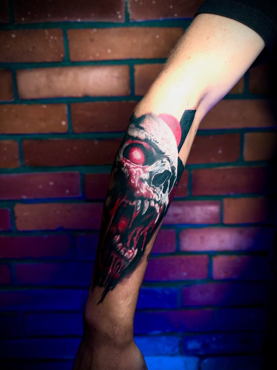 Tatuaż: czaszka · demon. Wykonał Paweł (Kraków). Otwórz zdjęcie w profilu.