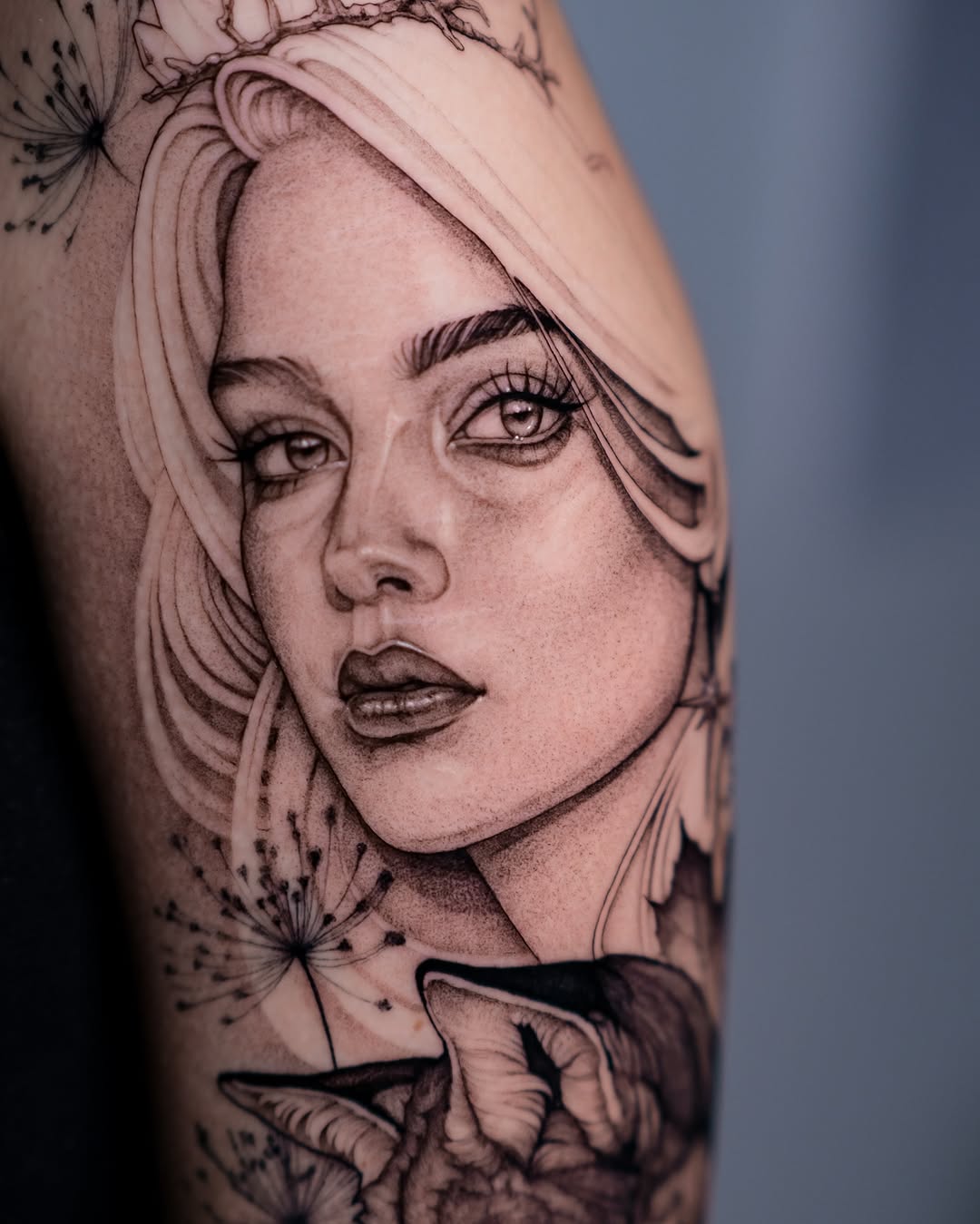 Tatuaż: portret · kobieta. Wykonał Anka (Kraków). Otwórz zdjęcie w profilu.