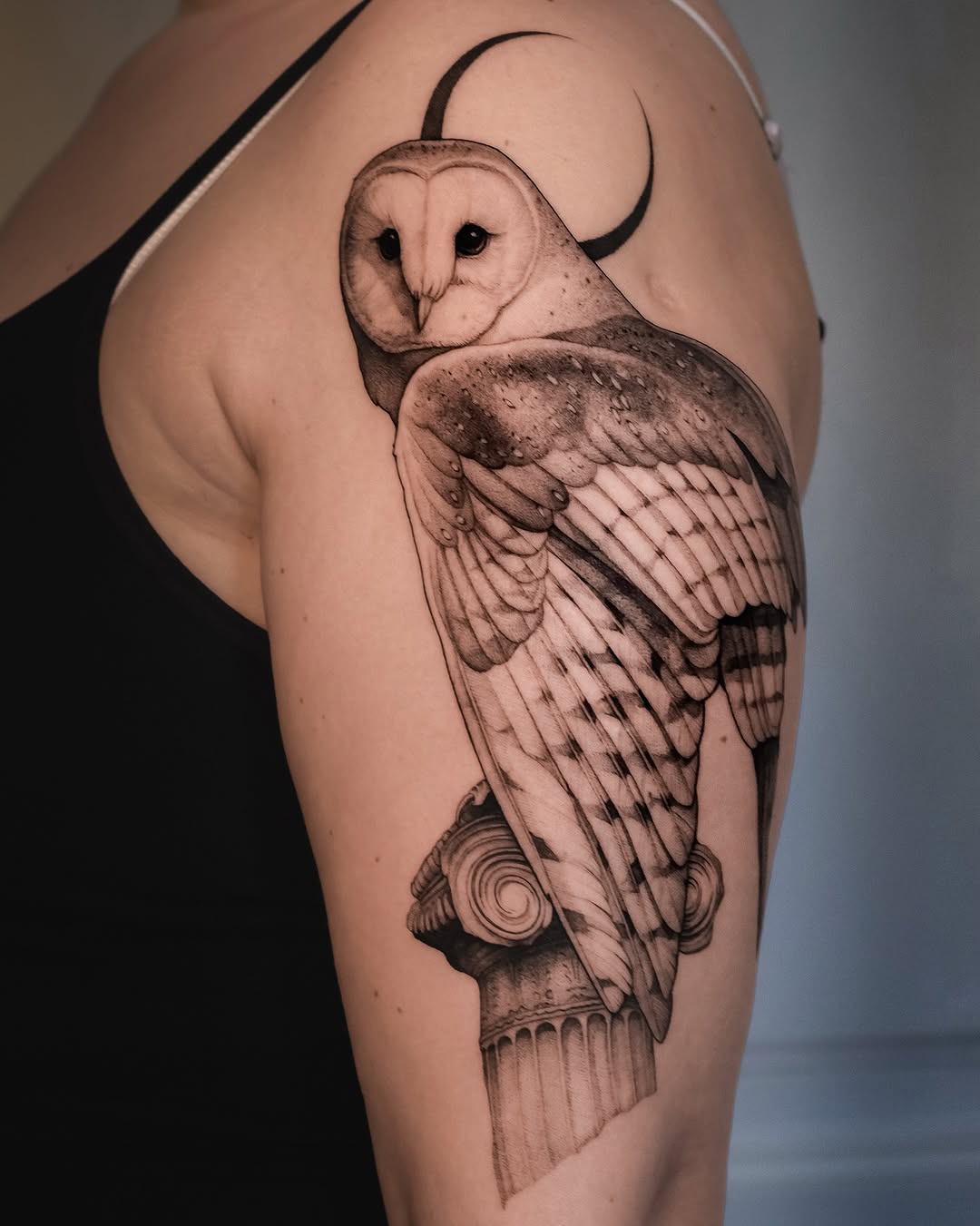 Tatuaż: sowa · ptak. Wykonał Anka (Kraków). Otwórz zdjęcie w profilu.