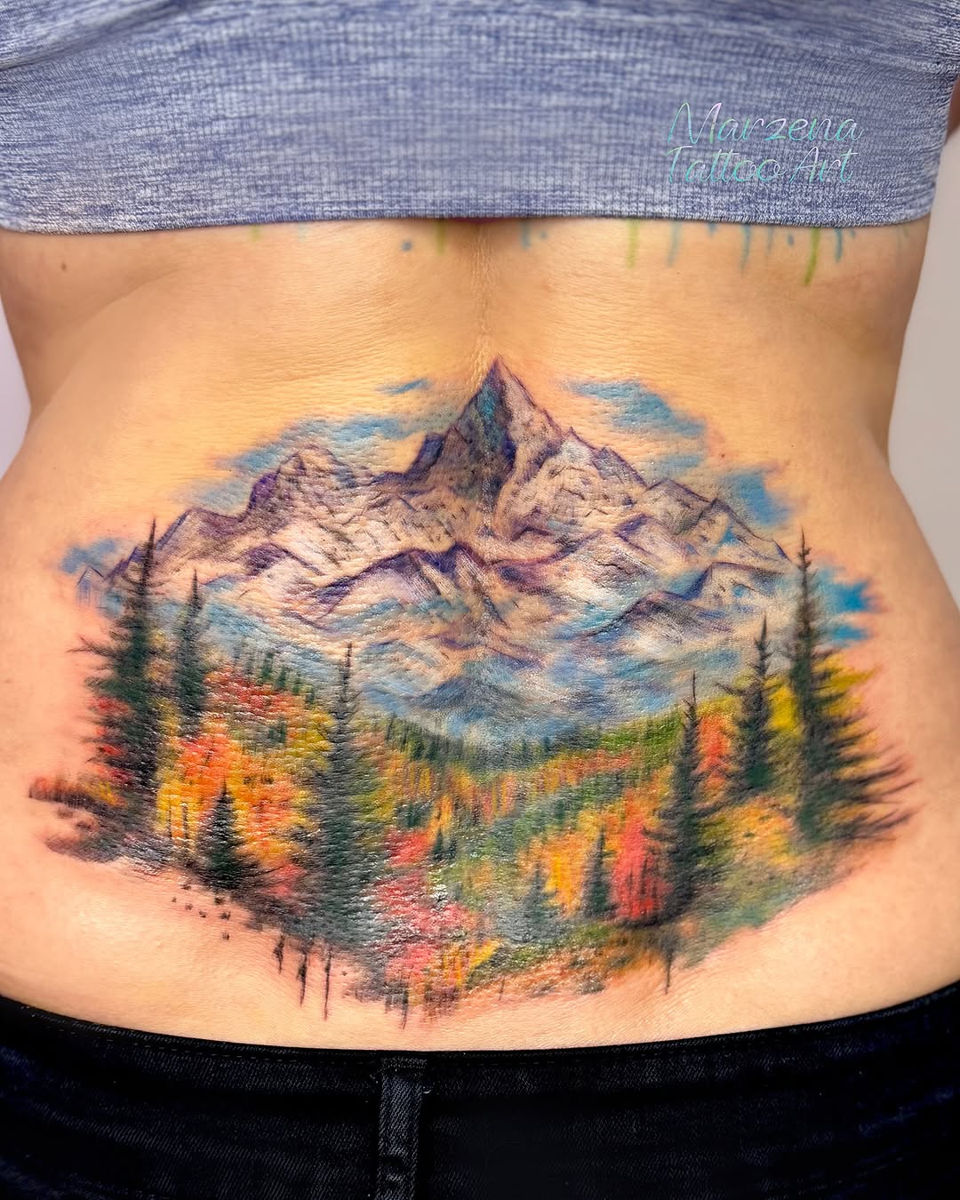 Tatuaż: góry · las. Wykonał marzenatattooart (Kraków). Otwórz zdjęcie w profilu.