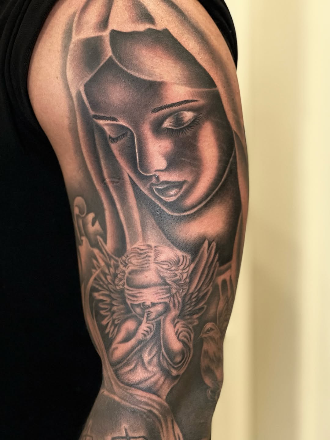 Tatuaż: kobieta · anioł. Wykonał Sandra (Kraków). Otwórz zdjęcie w profilu.
